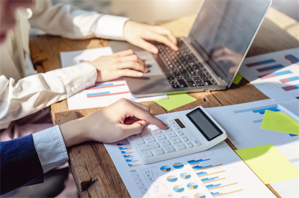 榴蓮價(jià)格暴跌50%，有人買了50箱，預(yù)算管理怎么看？