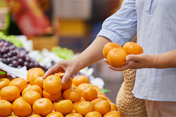 榴蓮價(jià)格暴跌50%，有人買了50箱，預(yù)算管理怎么看？