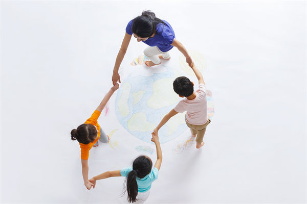 別讓盲卡盲盒“收割”孩子，關(guān)聯(lián)企業(yè)戰(zhàn)略怎么看？