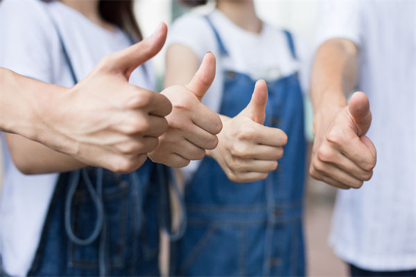 企業(yè)文化標(biāo)語掛滿墻，為何員工依然缺乏認同感？