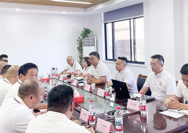 聚能鍋爐董事長(zhǎng)丁黎明先生致辭