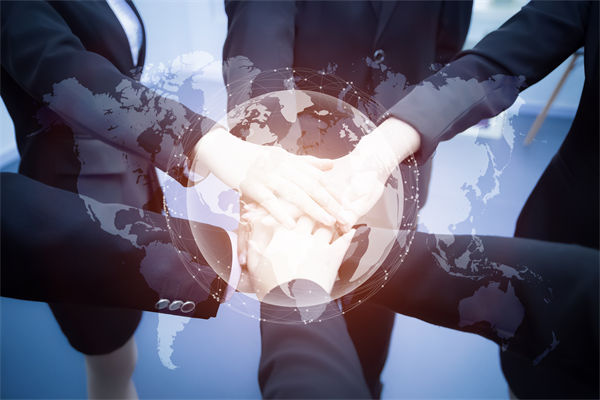 把頂層設(shè)計(jì)和問計(jì)于民統(tǒng)一起來，對(duì)企業(yè)戰(zhàn)略的啟示