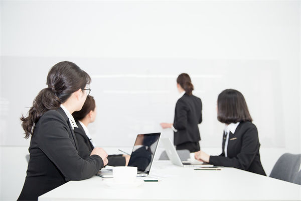 人力資源該管控還是賦能？多數(shù)企業(yè)都踩錯(cuò)了管理節(jié)奏！