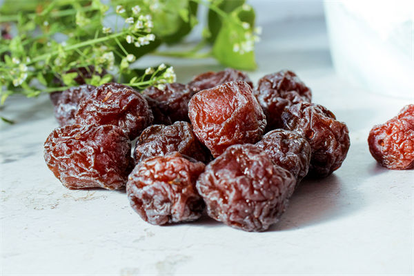 商家回應(yīng)2顆話梅128元，企業(yè)營銷管理有何啟示？