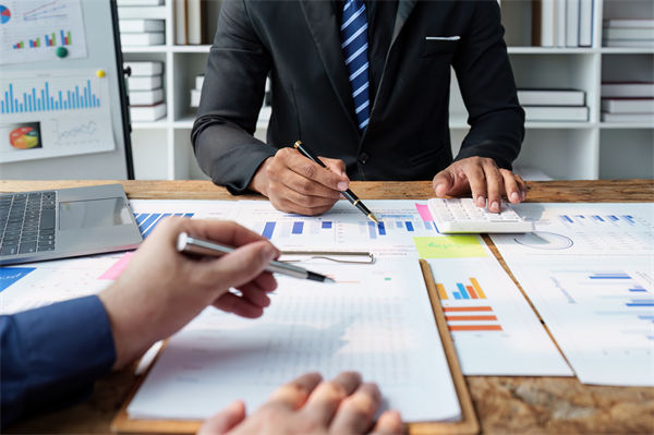 效能提升乏力，數(shù)智化咨詢?cè)鯓訁f(xié)助找到破局支點(diǎn)？