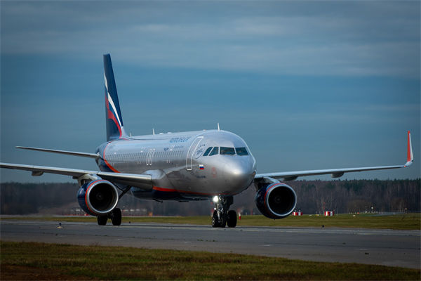 數(shù)十架中資公司飛機(jī)被扣俄羅斯，戰(zhàn)略咨詢?cè)趺纯矗? /></a></div>
                    <div   id=