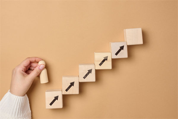 戰(zhàn)略目標(biāo)層層分解后，部門協(xié)同為何反成內(nèi)耗根源？